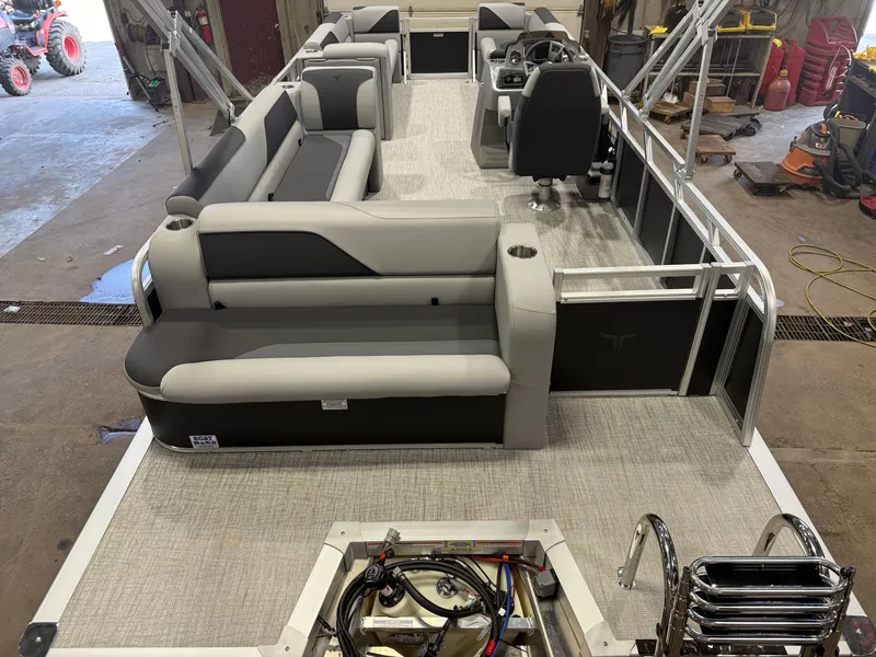 Slide: The Image of Tahoe Sport 2380 Cruise Rear Bench (CRB) & Honda 4-Stroke EFI 2027 - 5