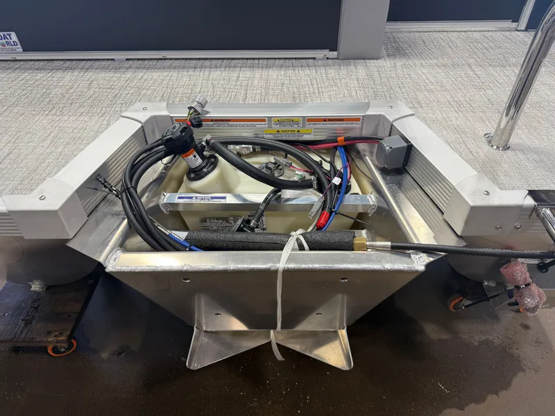 Slide: The Image of Tahoe Sport 2380 Cruise Rear Bench (CRB) & Honda 4-Stroke EFI 2027 - 39