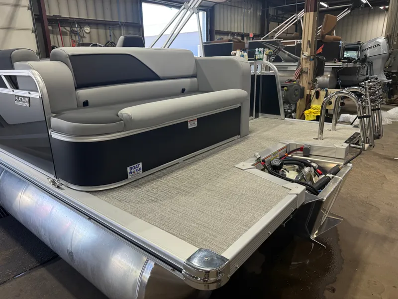 Slide: The Image of Tahoe Sport 2380 Cruise Rear Bench (CRB) & Honda 4-Stroke EFI 2027 - 37