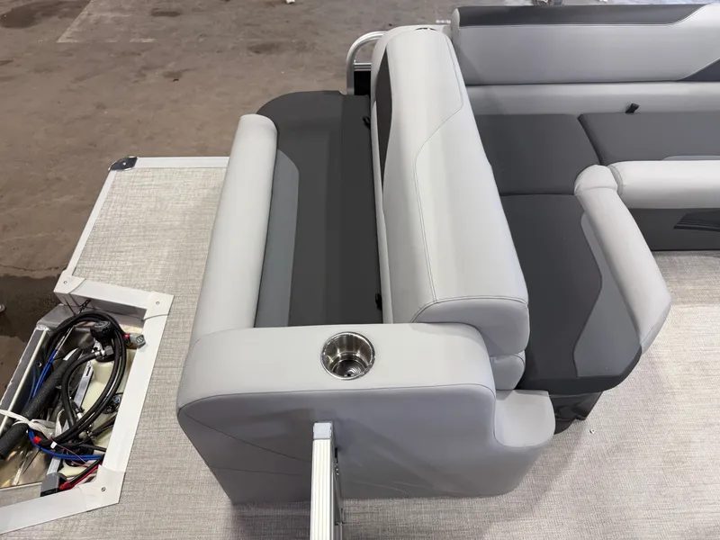 Slide: The Image of Tahoe Sport 2380 Cruise Rear Bench (CRB) & Honda 4-Stroke EFI 2027 - 17