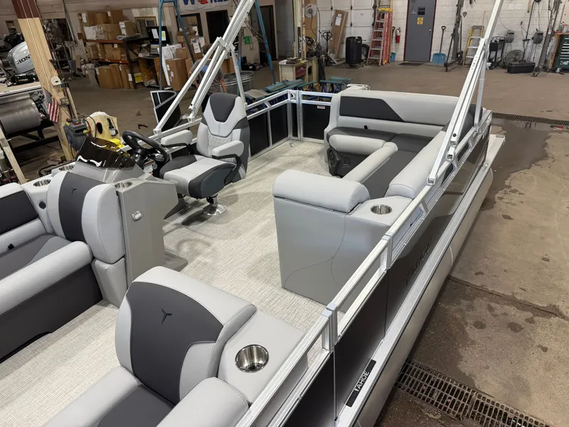 Slide: The Image of Tahoe Sport 2380 Cruise Rear Bench (CRB) & Honda 4-Stroke EFI 2027 - 3