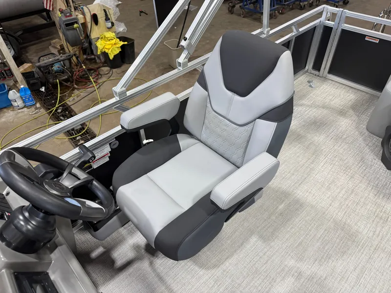 Slide: The Image of Tahoe Sport 2380 Cruise Rear Bench (CRB) & Honda 4-Stroke EFI 2027 - 10
