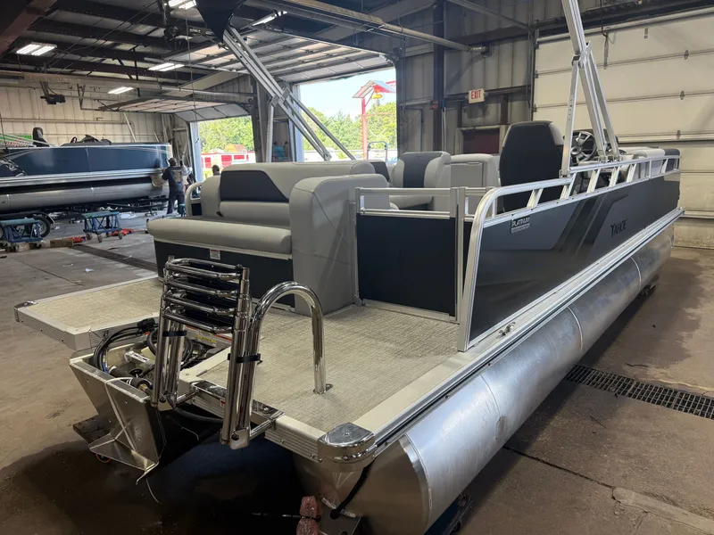 Slide: The Image of Tahoe Sport 2380 Cruise Rear Bench (CRB) & Honda 4-Stroke EFI 2027 - 41