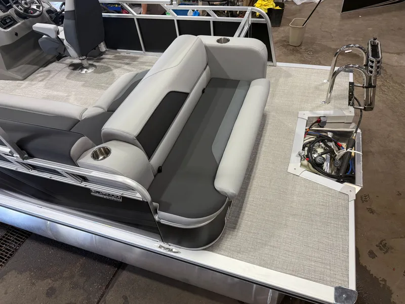 Slide: The Image of Tahoe Sport 2380 Cruise Rear Bench (CRB) & Honda 4-Stroke EFI 2027 - 4