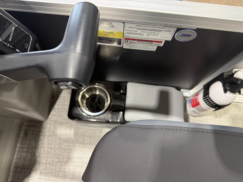 Slide: The Image of Tahoe Sport 2380 Cruise Rear Bench (CRB) & Honda 4-Stroke EFI 2027 - 14