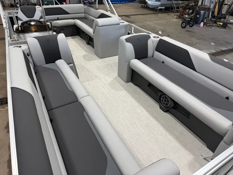 Slide: The Image of Tahoe Sport 2380 Cruise Rear Bench (CRB) & Honda 4-Stroke EFI 2027 - 31