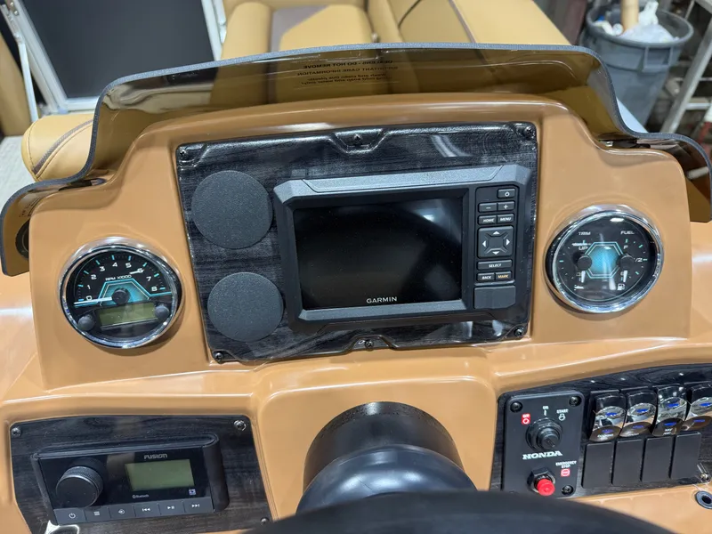 Slide: The Image of Tahoe Sport 2180 Quad Lounge & Honda 4-Stroke EFI 2027 - 15