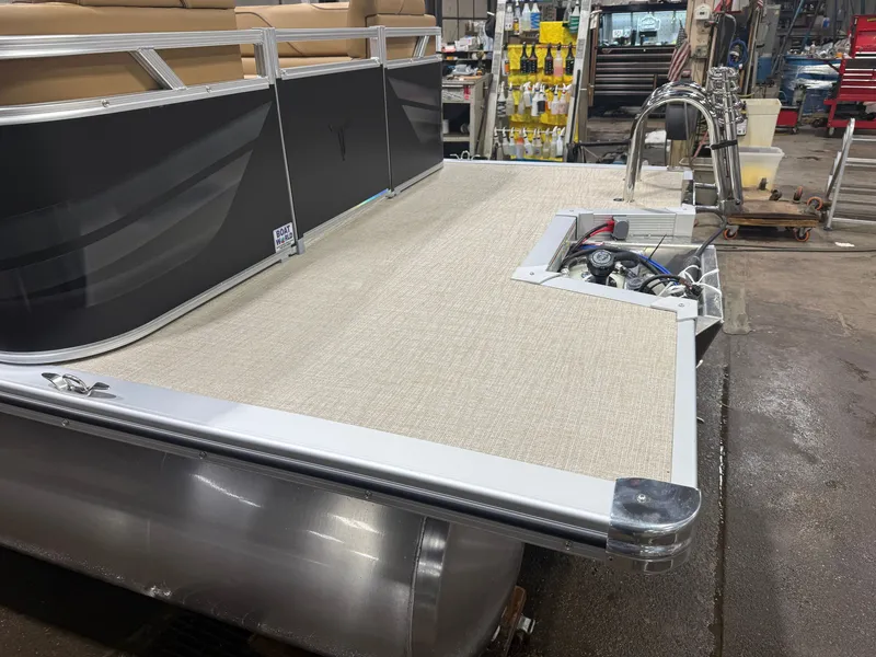 Slide: The Image of Tahoe Sport 2180 Quad Lounge & Honda 4-Stroke EFI 2027 - 37