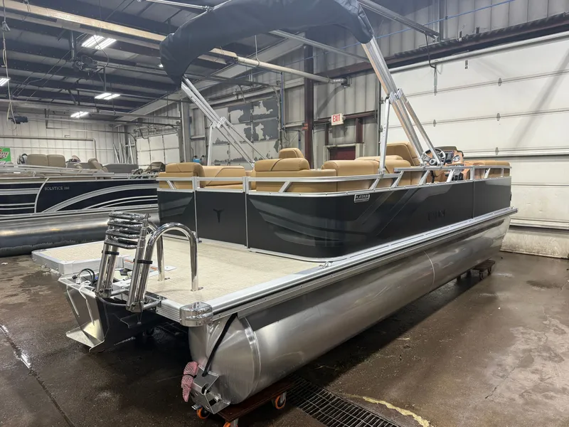 Slide: The Image of Tahoe Sport 2180 Quad Lounge & Honda 4-Stroke EFI 2027 - 41