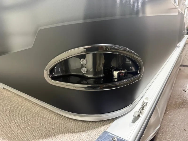 Slide: The Image of Tahoe Sport 2180 Quad Lounge & Honda 4-Stroke EFI 2027 - 33