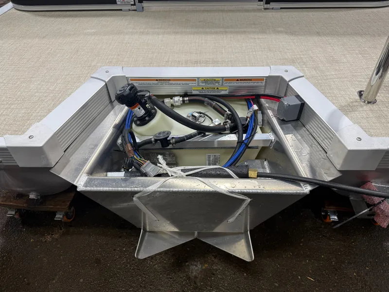 Slide: The Image of Tahoe Sport 2180 Quad Lounge & Honda 4-Stroke EFI 2027 - 39