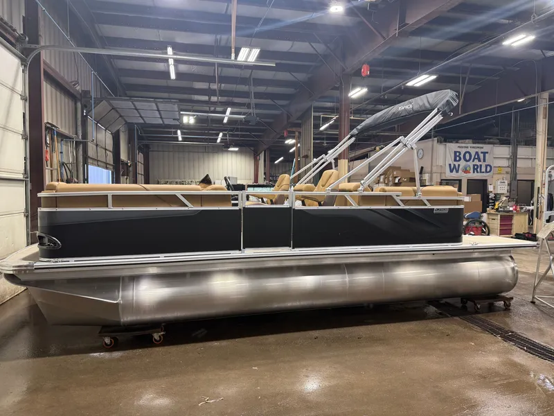 Slide: The Image of Tahoe Sport 2180 Quad Lounge & Honda 4-Stroke EFI 2027 - 44
