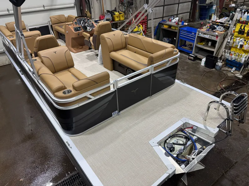 Slide: The Image of Tahoe Sport 2180 Quad Lounge & Honda 4-Stroke EFI 2027 - 43