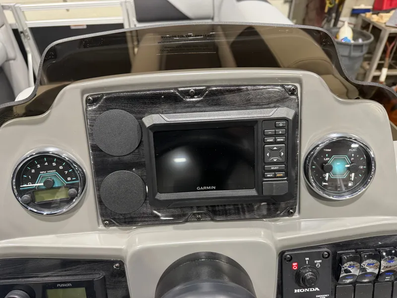 Slide: The Image of Tahoe Sport 2180 Quad Lounge & Honda 4-Stroke EFI 2027 - 14
