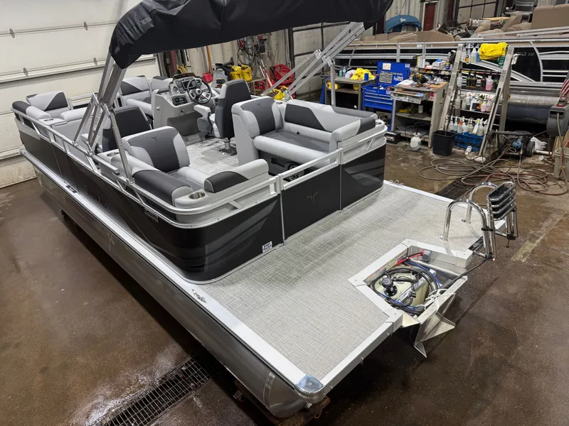 Slide: The Image of Tahoe Sport 2180 Quad Lounge & Honda 4-Stroke EFI 2027 - 42