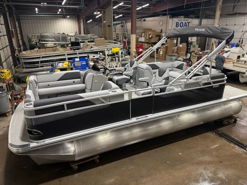 The Image of Tahoe Sport 2180 Quad Lounge & Honda 4-Stroke EFI 2027 - 1