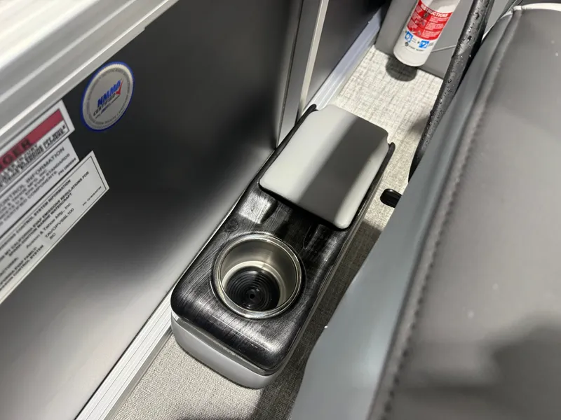 Slide: The Image of Tahoe Sport 2180 Quad Lounge & Honda 4-Stroke EFI 2027 - 15