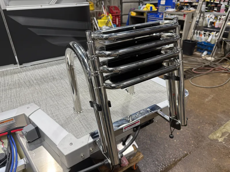 Slide: The Image of Tahoe Sport 2180 Quad Lounge & Honda 4-Stroke EFI 2027 - 39