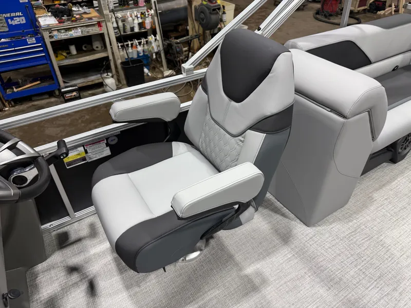 Slide: The Image of Tahoe Sport 2180 Quad Lounge & Honda 4-Stroke EFI 2027 - 11