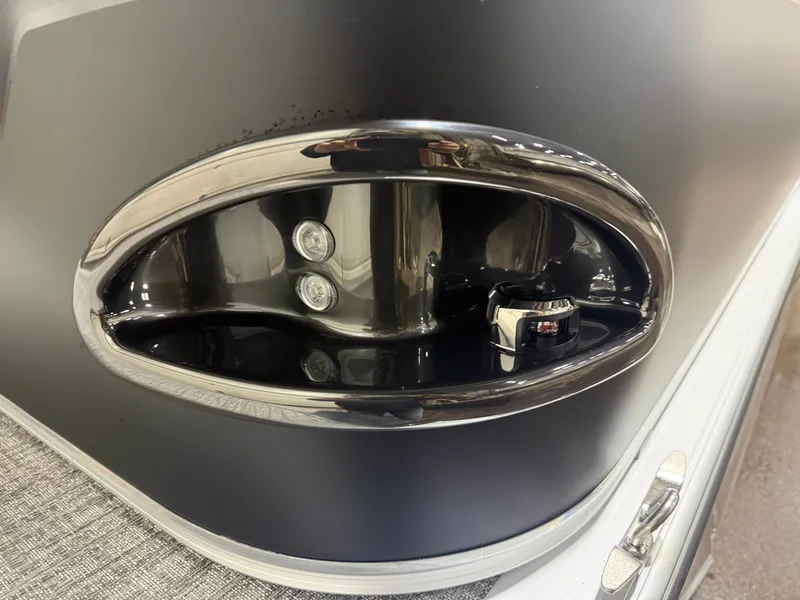 Slide: The Image of Tahoe Sport 2180 Quad Lounge & Honda 4-Stroke EFI 2027 - 32