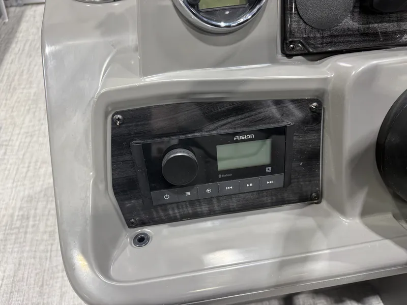 Slide: The Image of Tahoe Sport 2180 Quad Lounge & Honda 4-Stroke EFI 2027 - 13