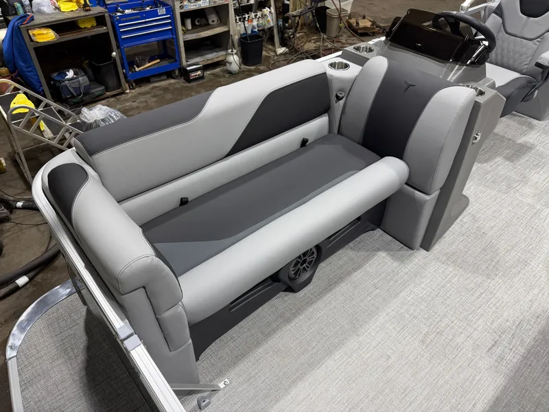 Slide: The Image of Tahoe Sport 2180 Quad Lounge & Honda 4-Stroke EFI 2027 - 8