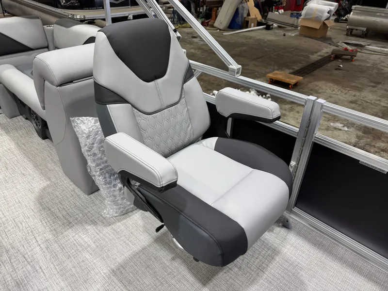Slide: The Image of Tahoe Sport 2180 Quad Lounge & Honda 4-Stroke EFI 2027 - 10