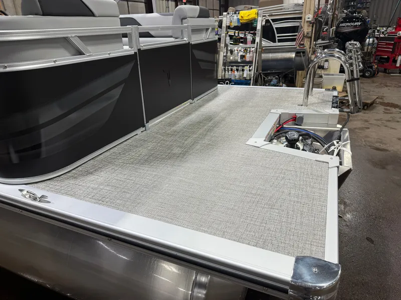 Slide: The Image of Tahoe Sport 2180 Quad Lounge & Honda 4-Stroke EFI 2027 - 36