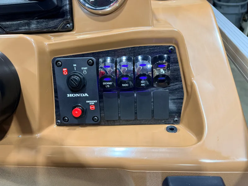 Slide: The Image of Tahoe Sport 2180 Cruise & Honda 4-Stroke EFI 2027 - 33