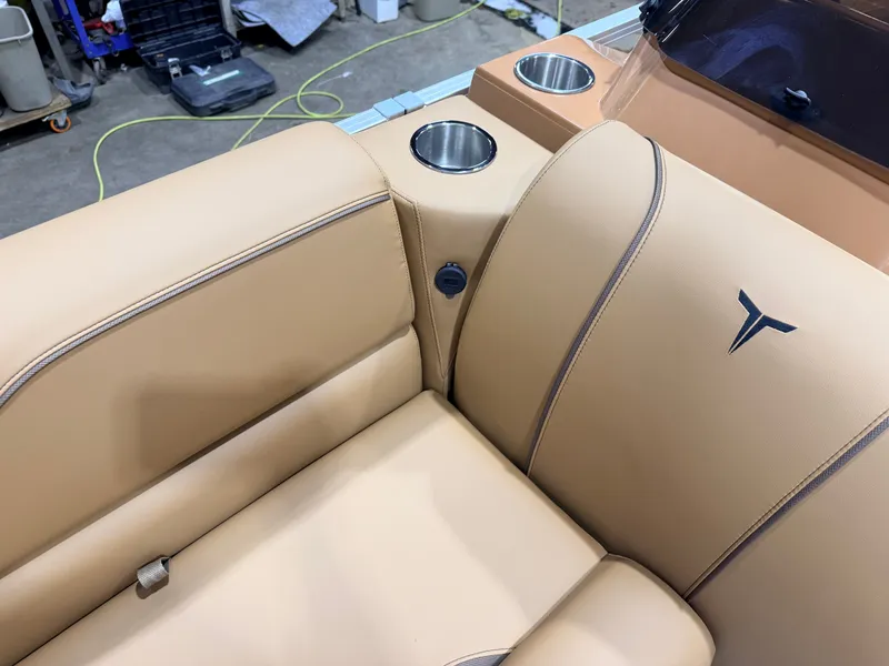 Slide: The Image of Tahoe Sport 2180 Cruise & Honda 4-Stroke EFI 2027 - 44