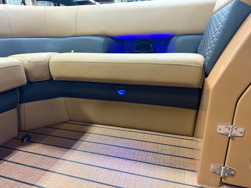Slide: The Image of Bentley Pontoons Elite 223 Admiral Quad Lounge Tritoon 2027 - 38