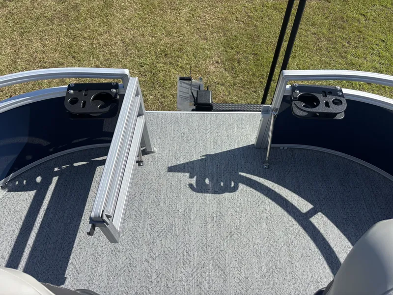 Slide: The Image of Sun Tracker Bass Buggy 16 XL Select 2026 - 14