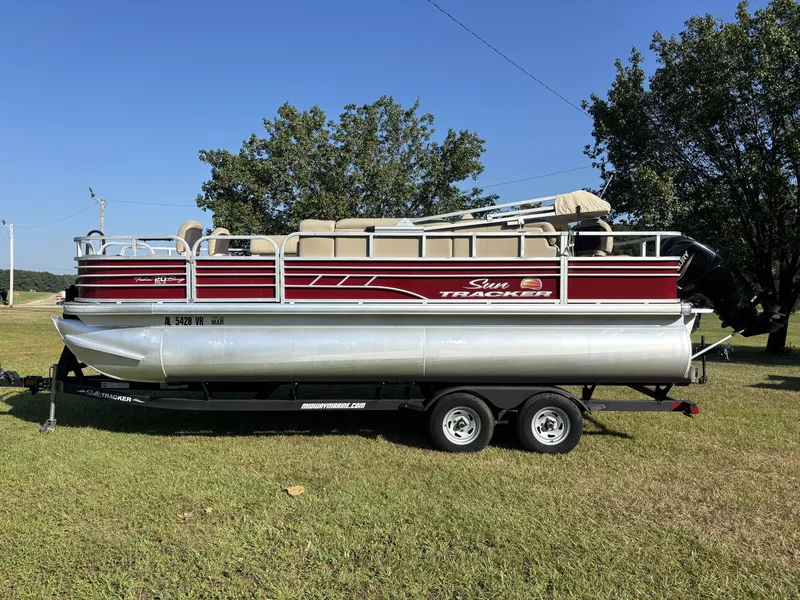 The Image of Sun Tracker Fishin' Barge 20 DLX 2022 - 1