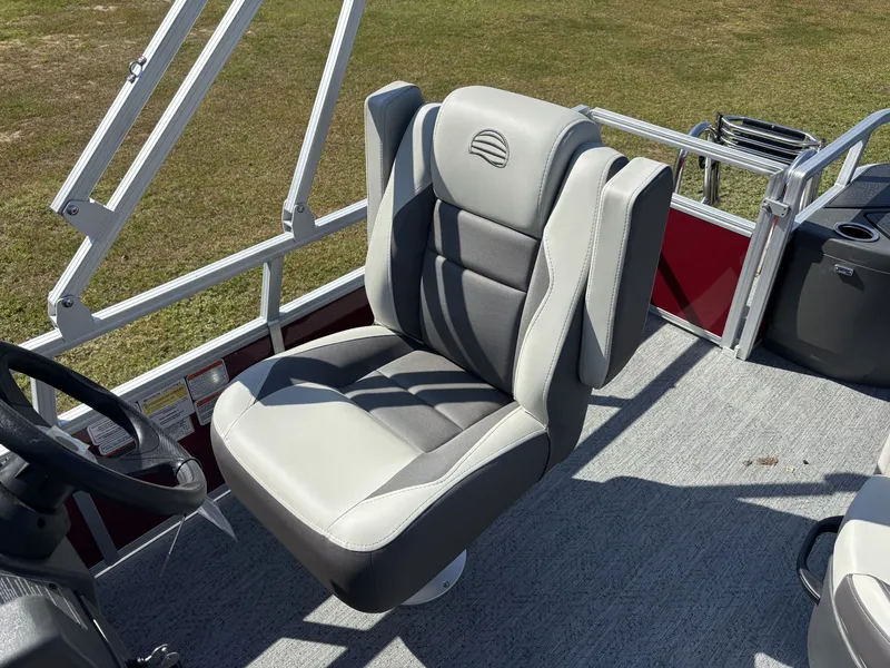Slide: The Image of Sun Tracker Bass Buggy 18 DLX 2026 - 14