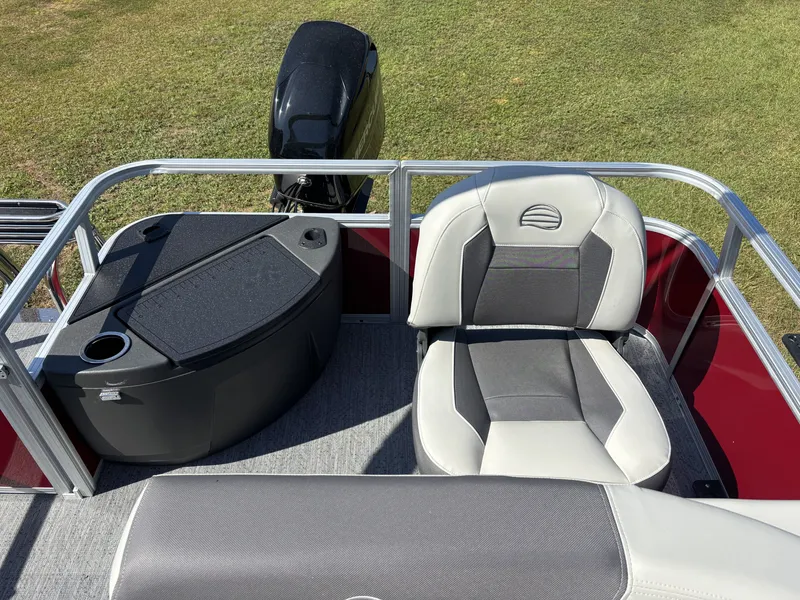 Slide: The Image of Sun Tracker Bass Buggy 18 DLX 2026 - 15