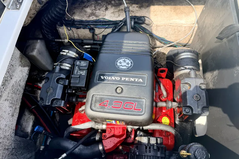 Slide: The Image of Volvo Penta 4.3GL engine in 2008 Starcraft Aurora Star Step 190 IO boat. - 28