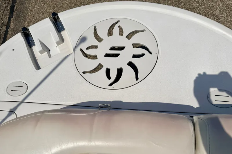 Slide: The Image of 2008 Starcraft Aurora Star Step 190 IO boat deck with sun design and seating. - 25