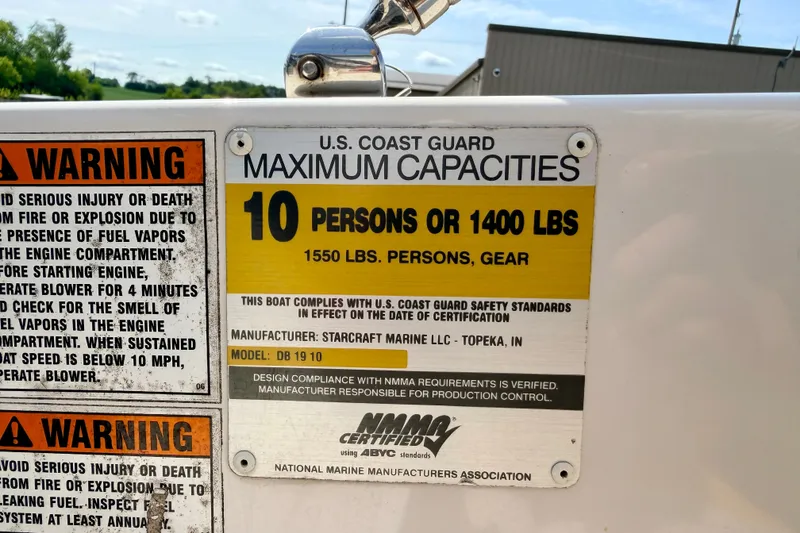 Slide: The Image of 2008 Starcraft Aurora Star Step 190 IO capacity warning label, 10 persons or 1400 lbs. - 62