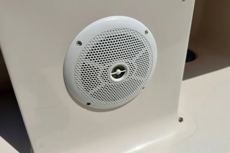 Slide: The Image of White speaker on 2008 Starcraft Aurora Star Step 190 IO boat interior. - 66