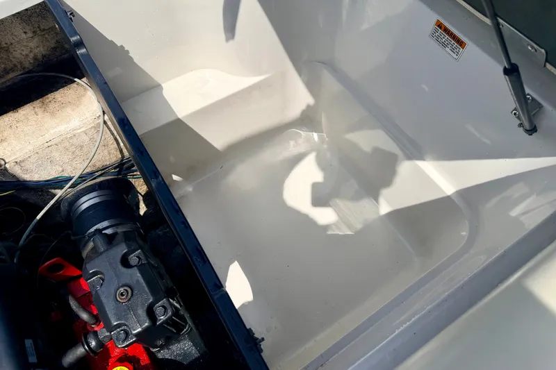 Slide: The Image of Engine compartment of a 2008 Starcraft Aurora Star Step 190 IO boat. - 33