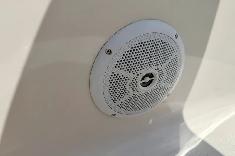 Slide: The Image of White speaker on 2008 Starcraft Aurora Star Step 190 IO boat. - 68