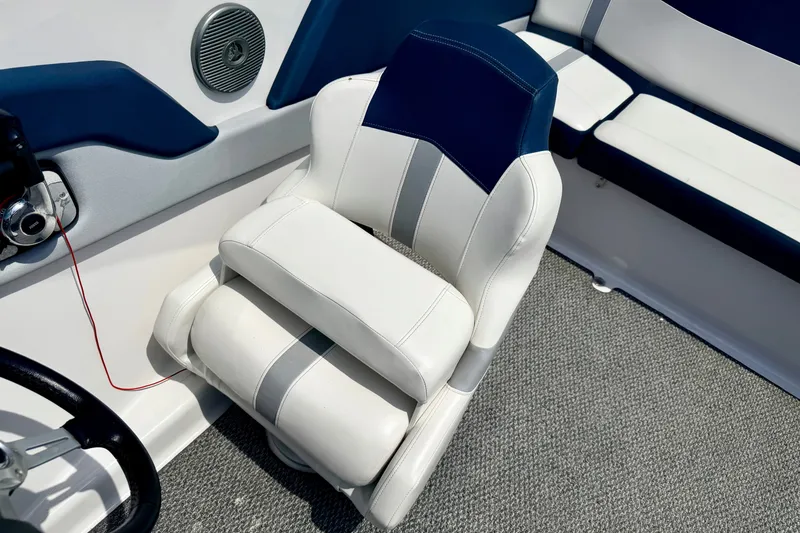 Slide: The Image of White and blue seating in a 2014 Four Winns H200 boat interior. - 62