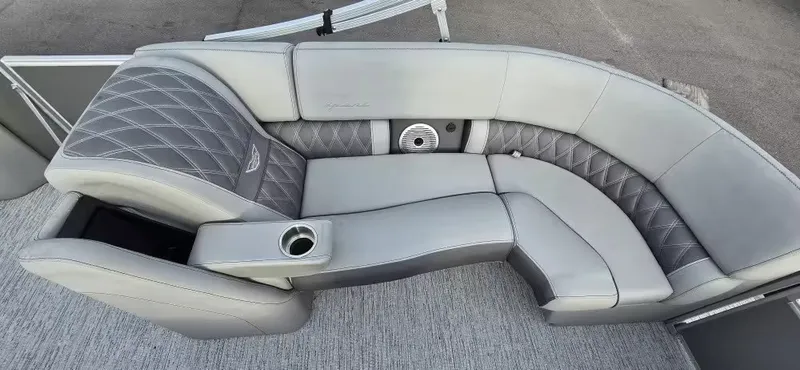 Slide: The Image of Bennington 23 R Swingback 2021 - 16