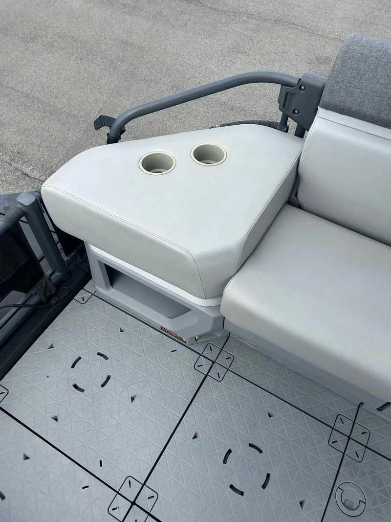 Slide: The Image of Sea-Doo Switch Sport 18 2022 - 12
