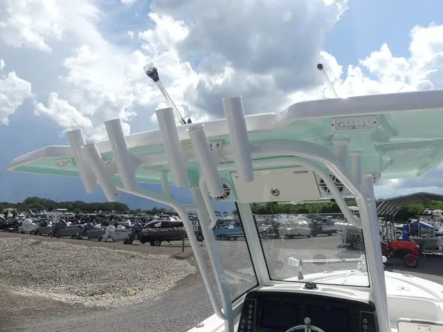 Slide: The Image of Robalo 266 Cayman 2023 - 15