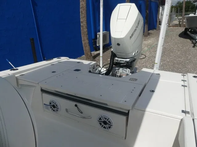 Slide: The Image of Robalo 266 Cayman 2023 - 19
