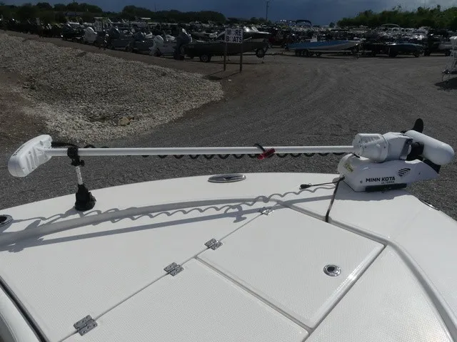 Slide: The Image of Robalo 266 Cayman 2023 - 17