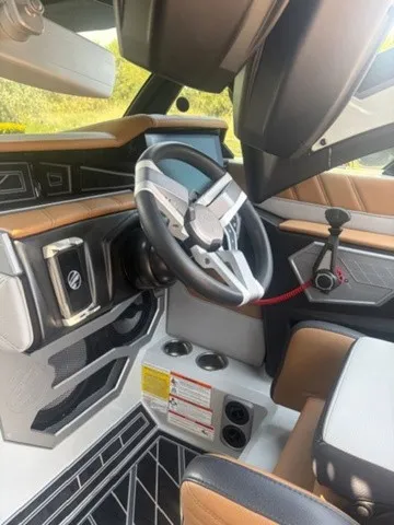 Slide: The Image of Tigé 23ZX 2024 - 3