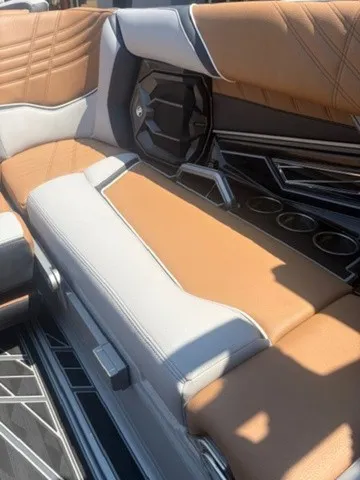 Slide: The Image of Tigé 23ZX 2024 - 5