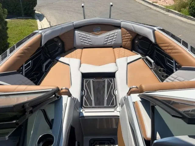 Slide: The Image of Tigé 23ZX 2024 - 14